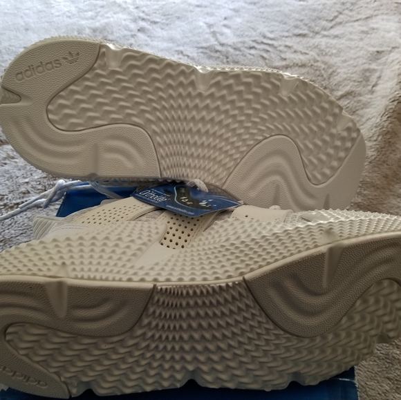 Addias Sneakers - Picture 4 of 4